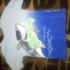 Boys shark tee